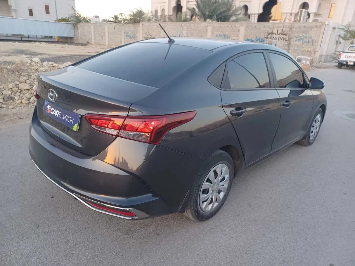 Car image 5