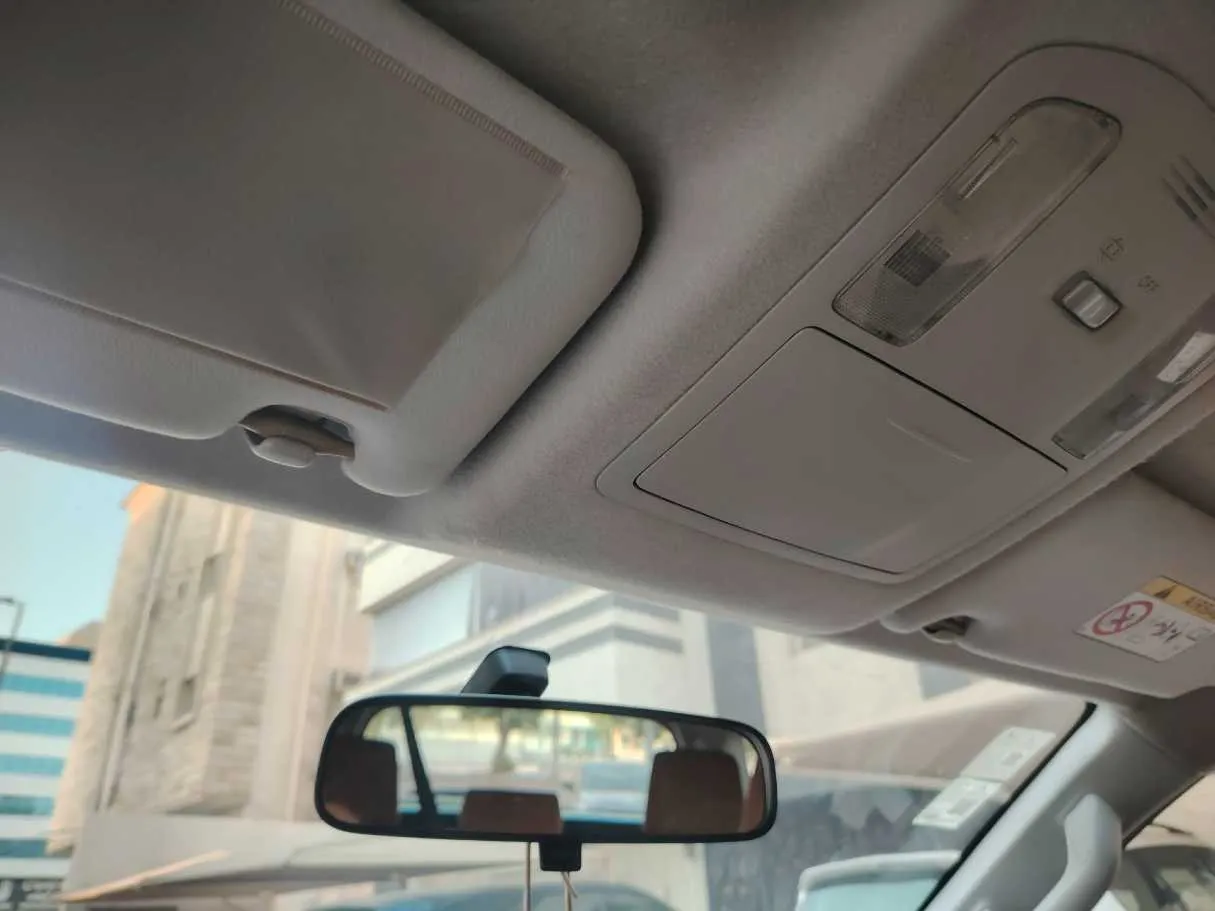 Car image 40
