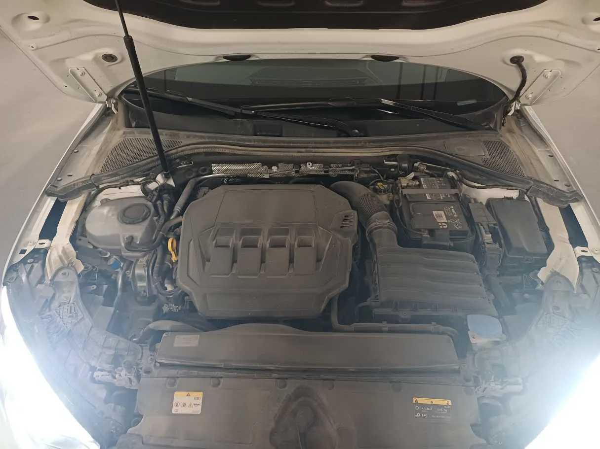 Car image 24