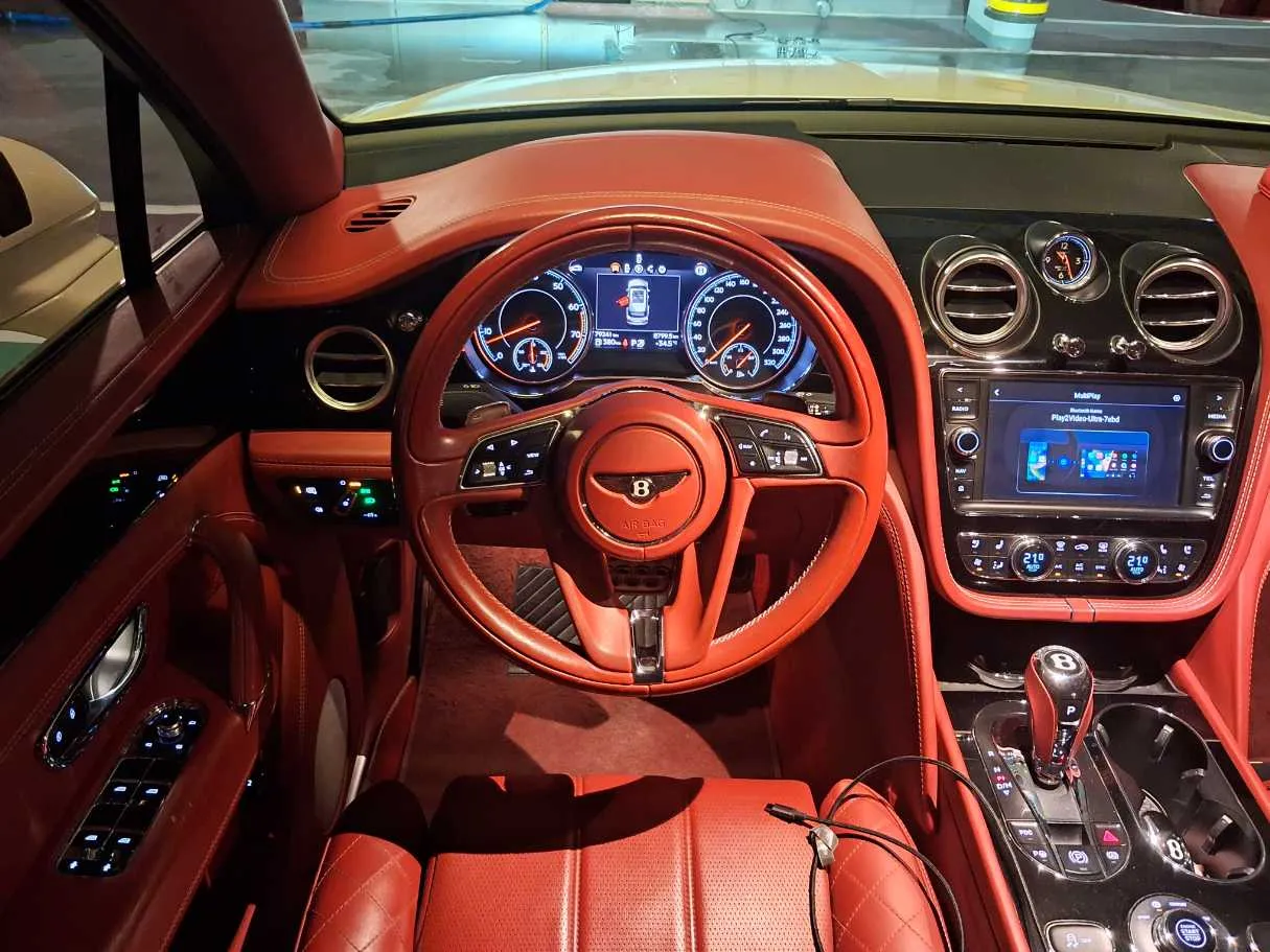Car image 14