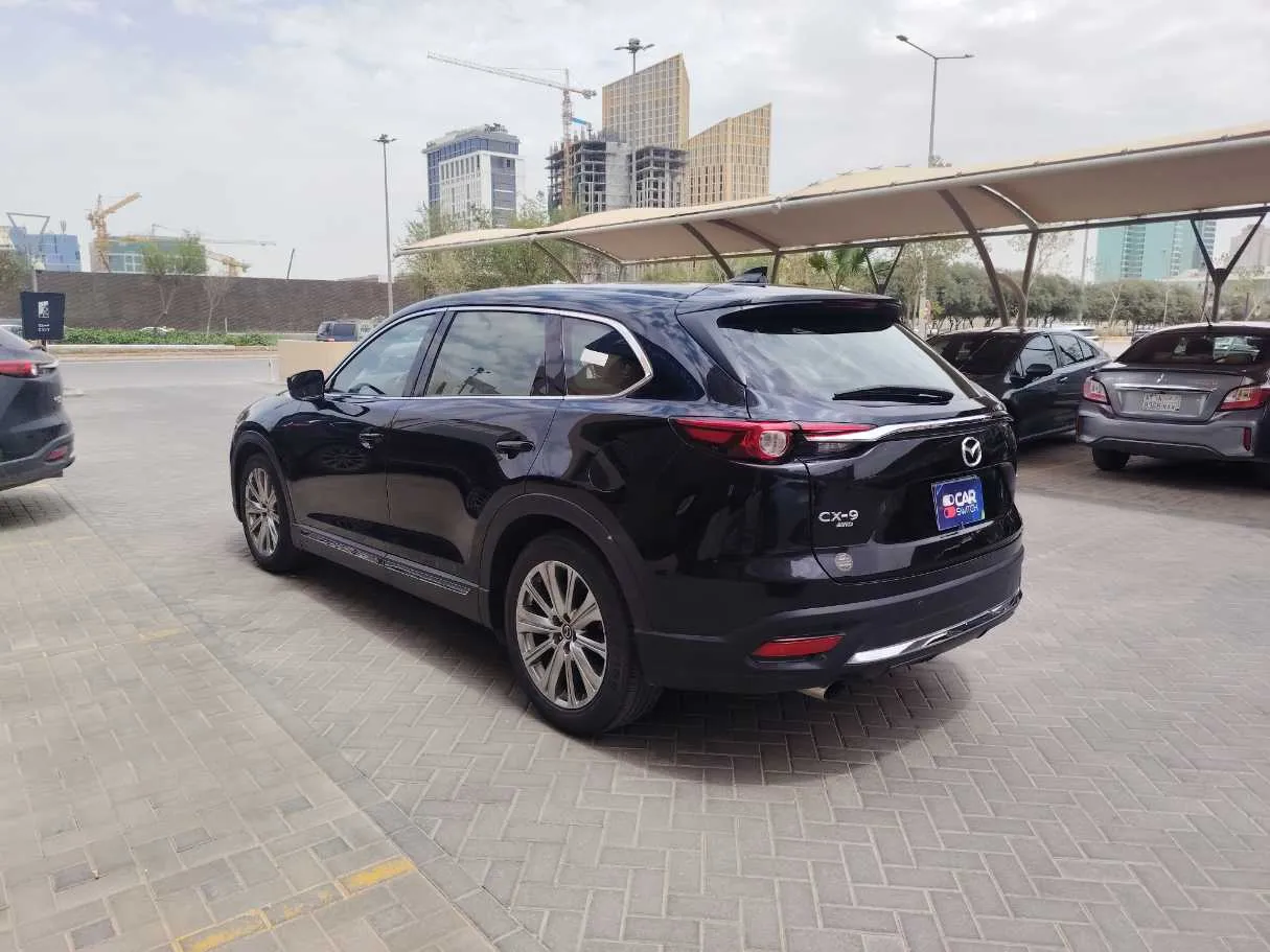 Car image 8