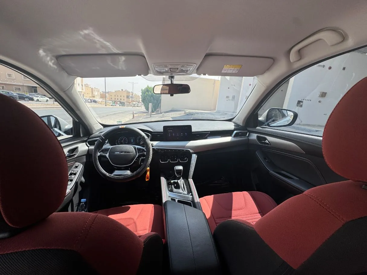 Car image 14
