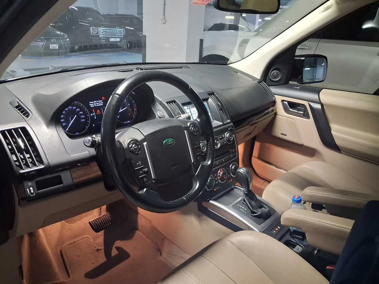 Car image 11