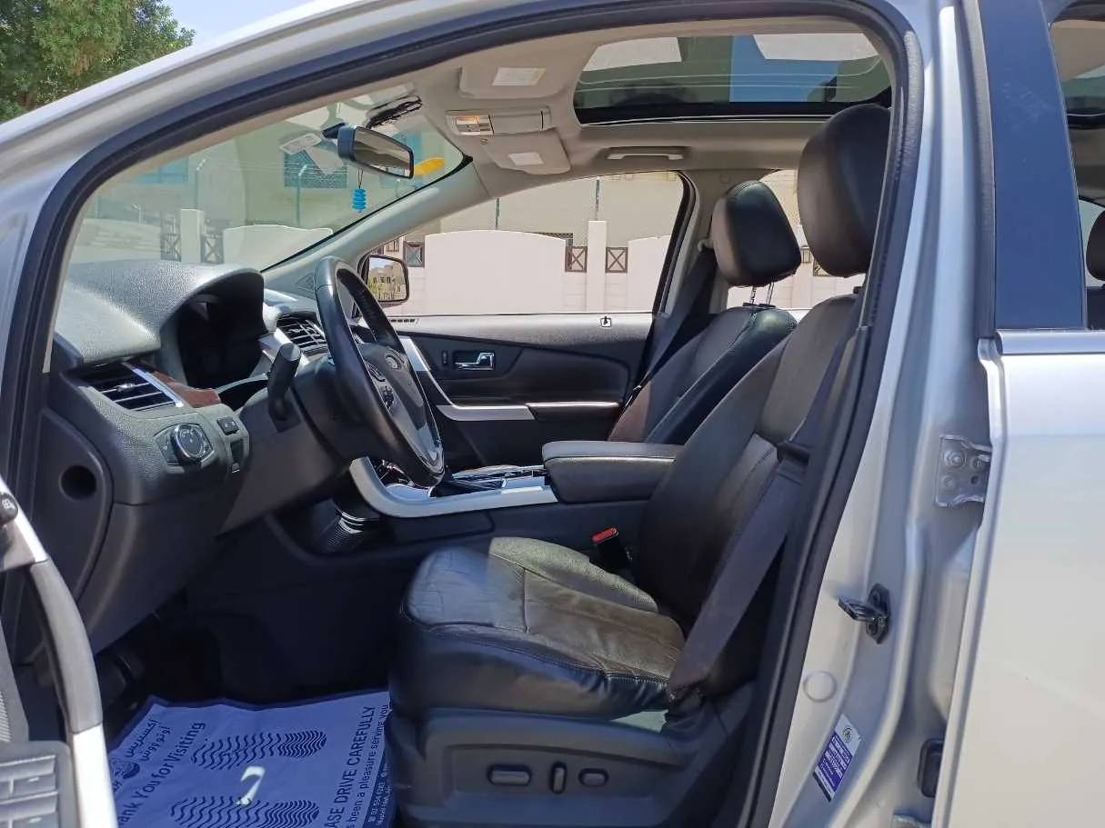 Car image 12