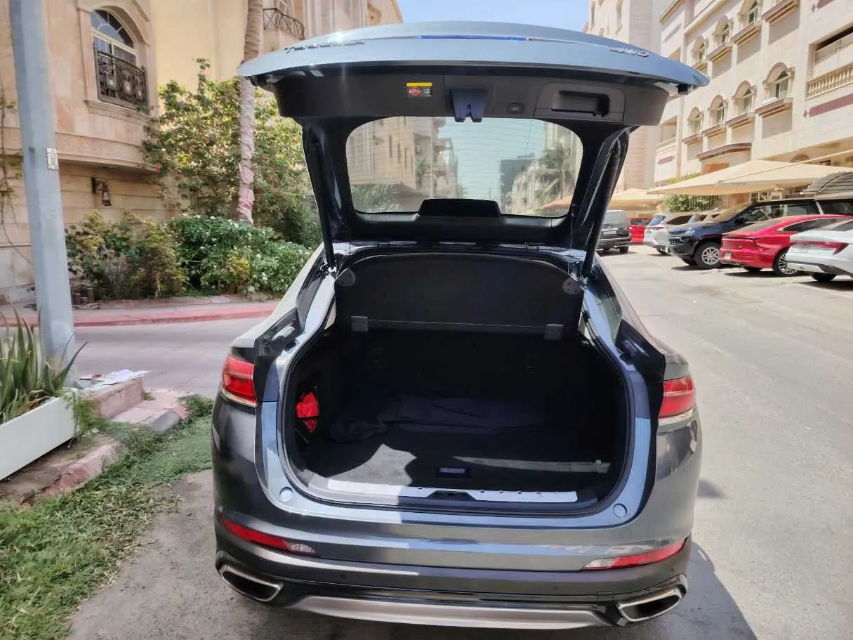 Car image 28