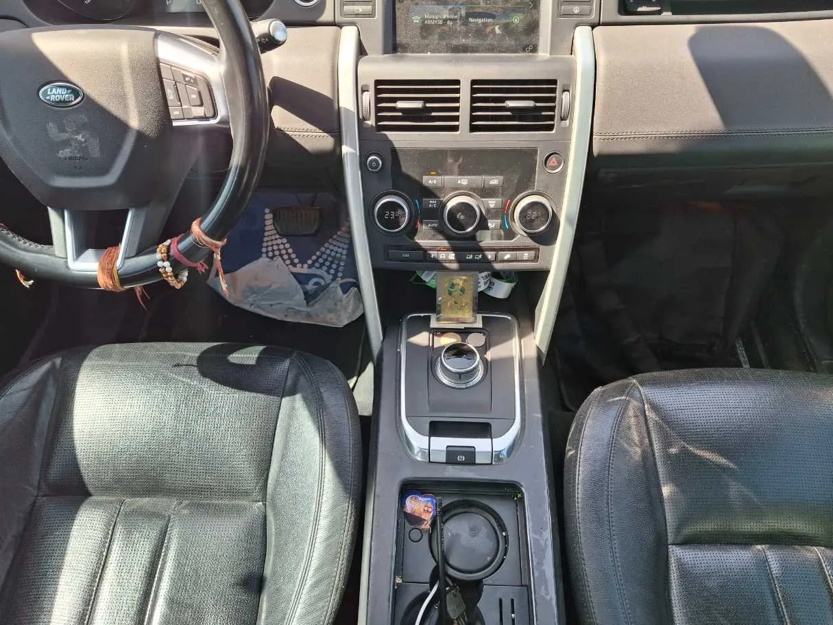 Car image 15
