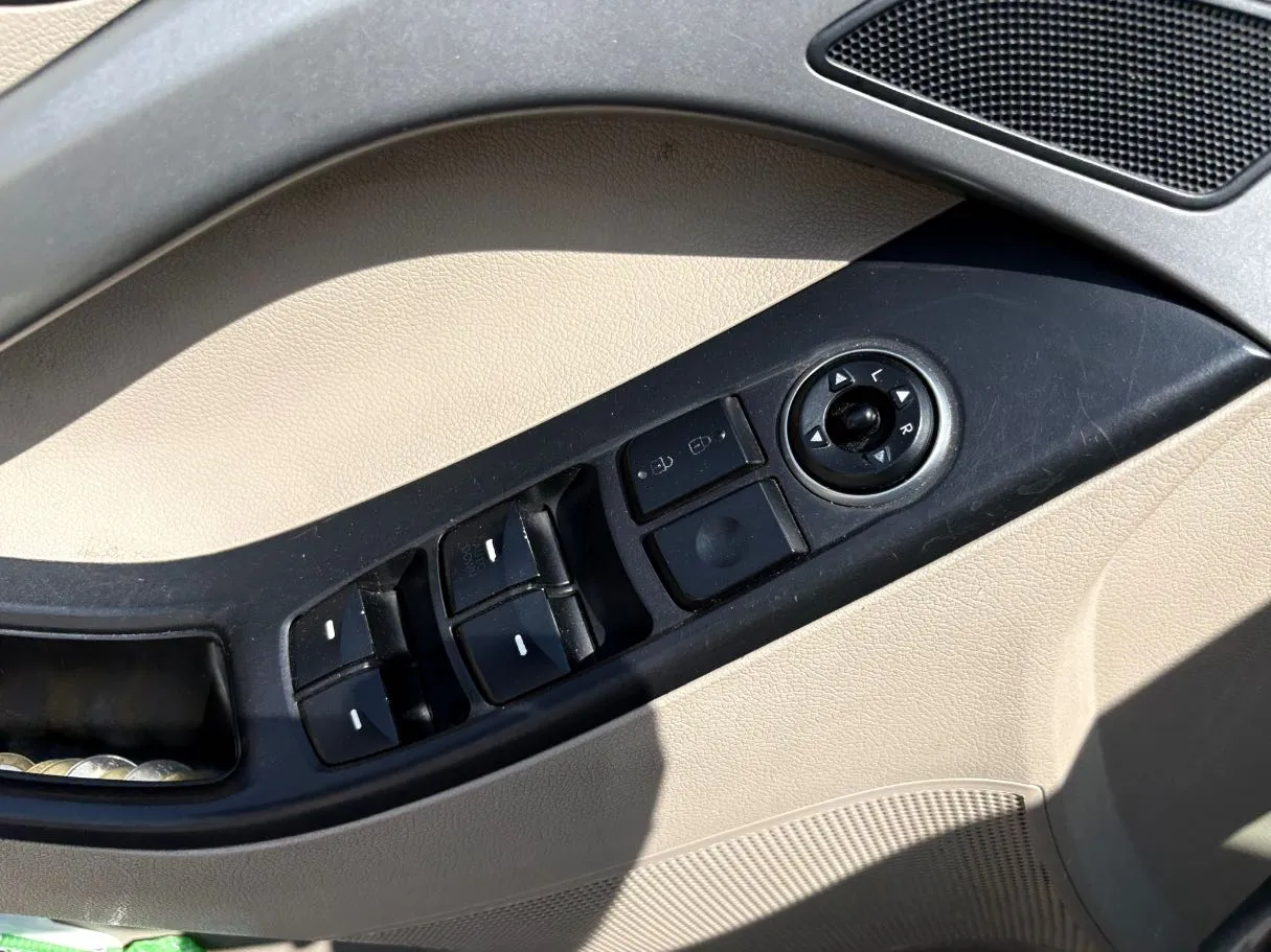 Car image 27