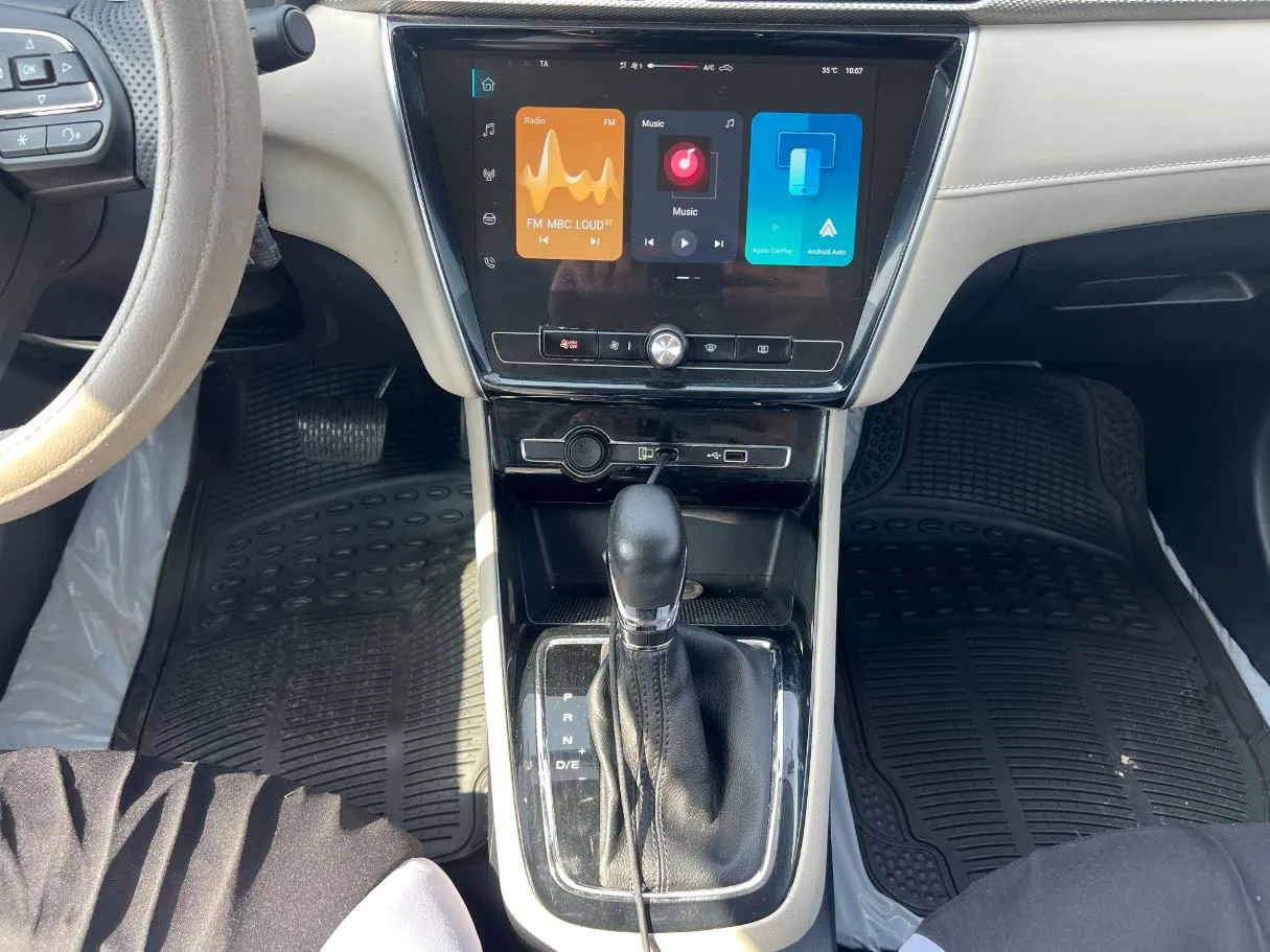 Car image 17