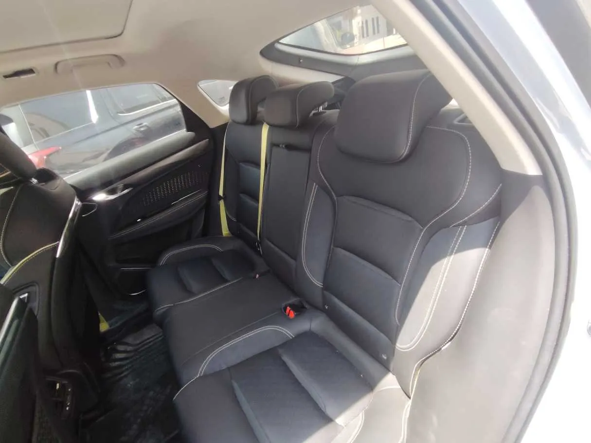 Car image 16