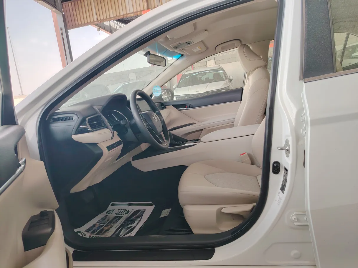 Car image 11