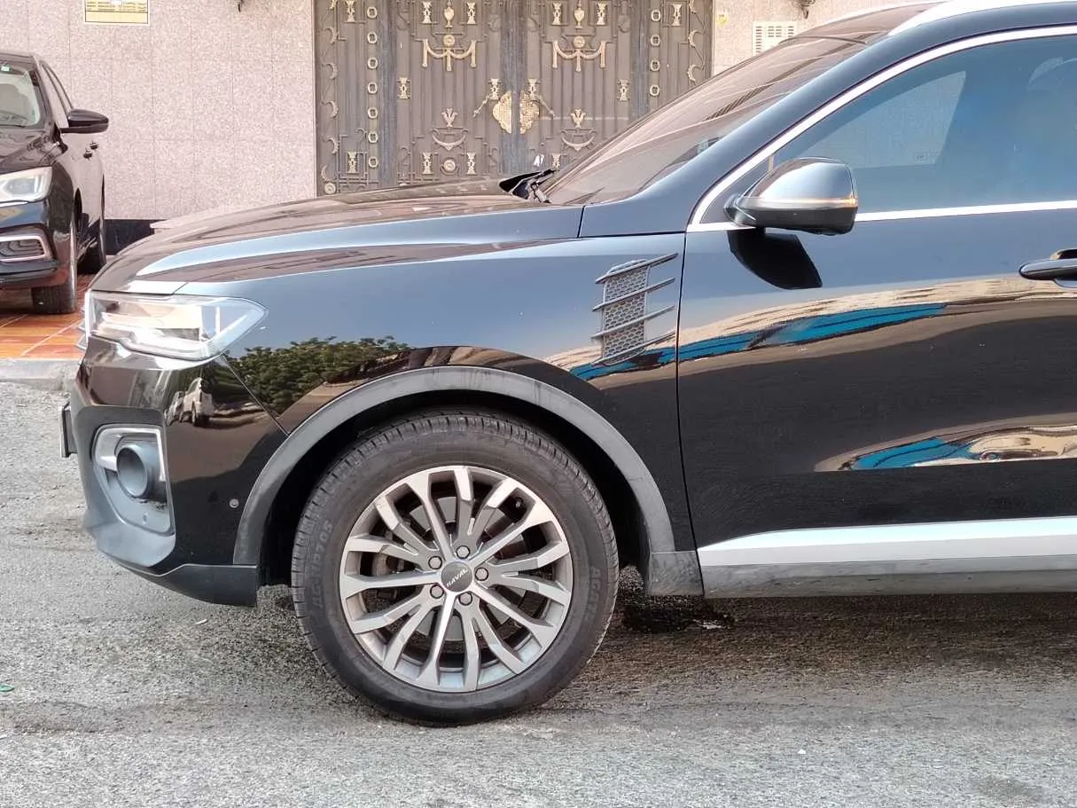 Car image 9