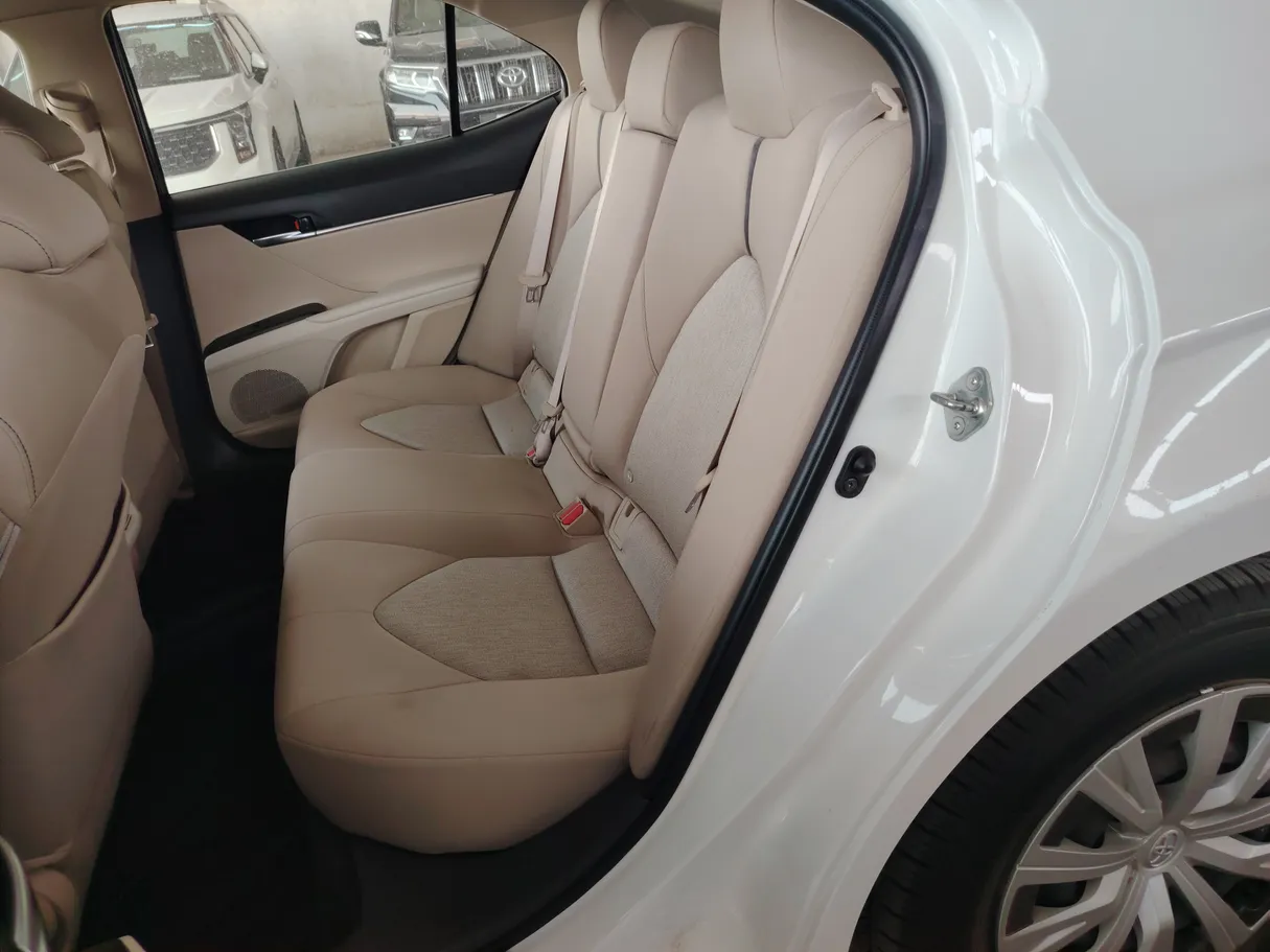 Car image 16