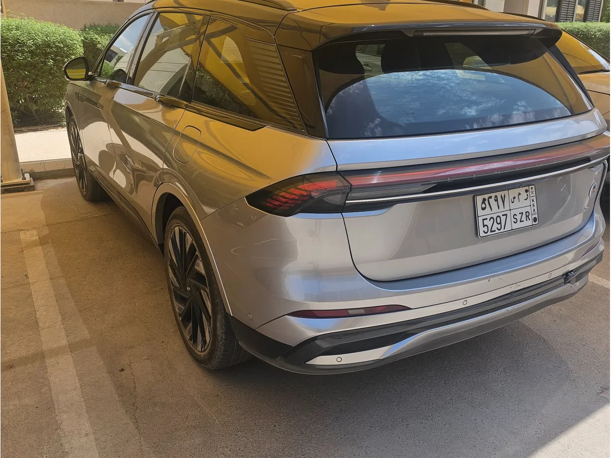 Car image 3