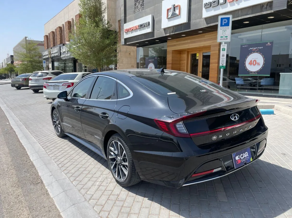 Car image 7