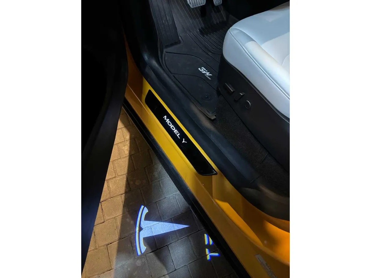 Car image 24