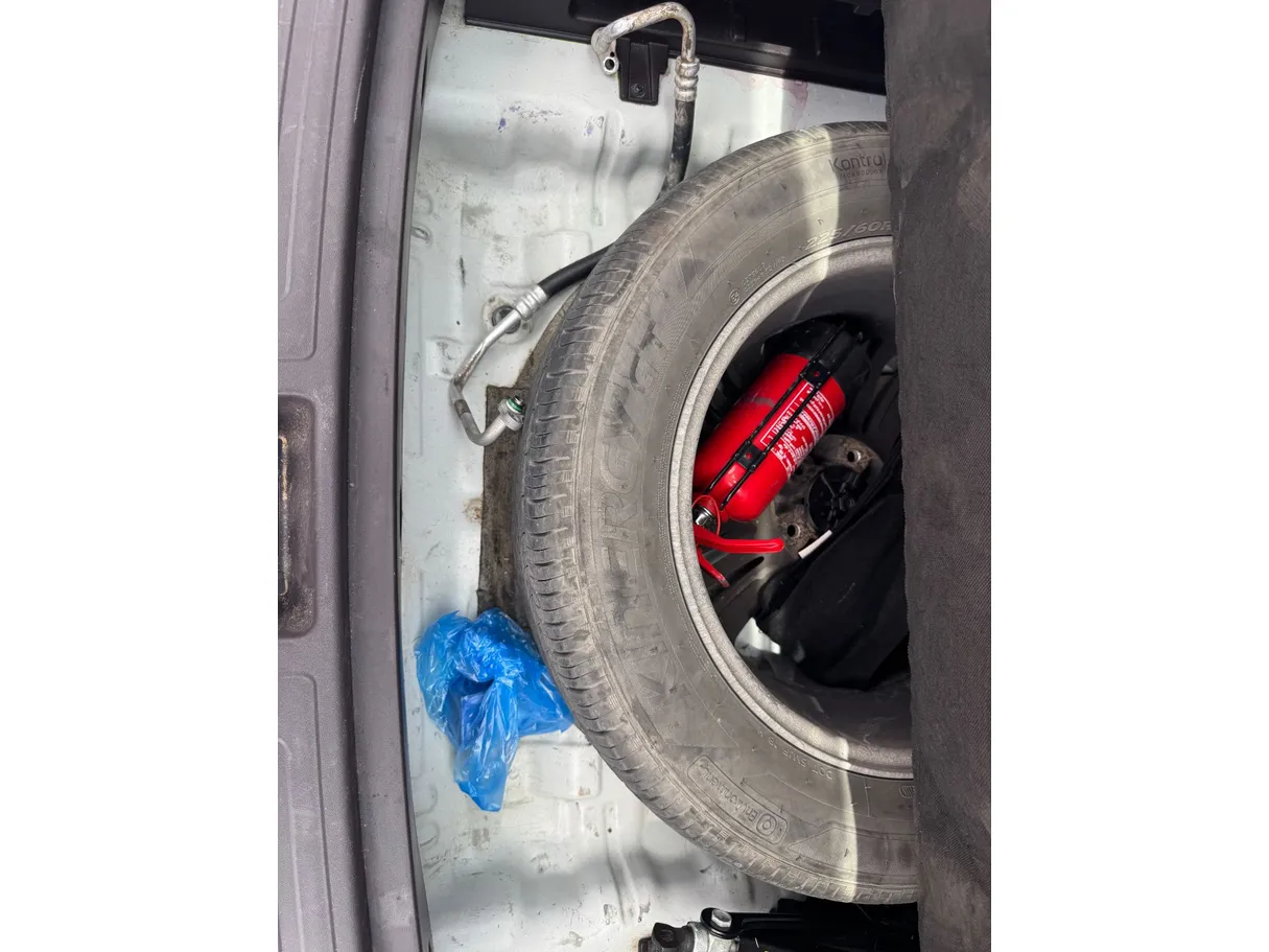 Car image 20