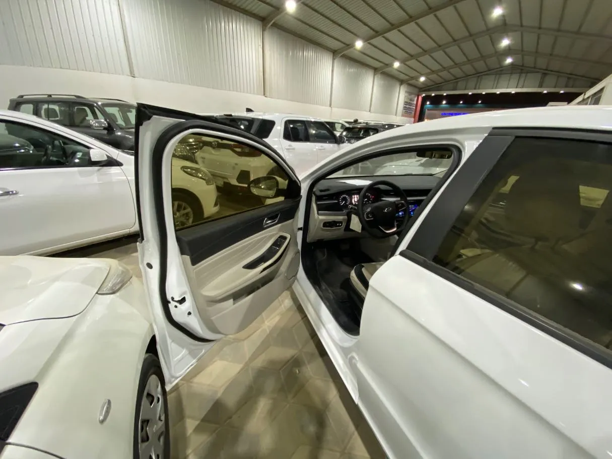 Car image 7