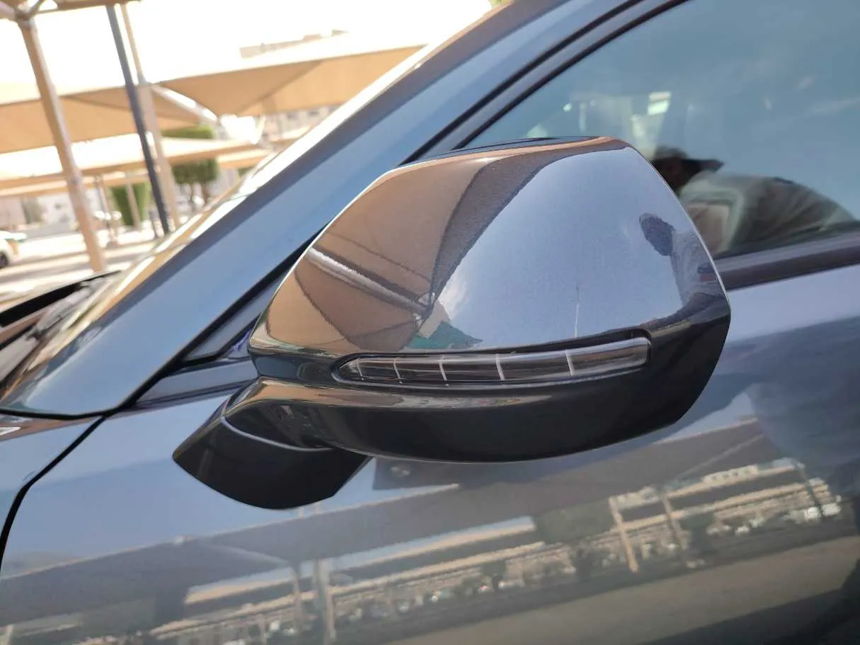 Car image 25