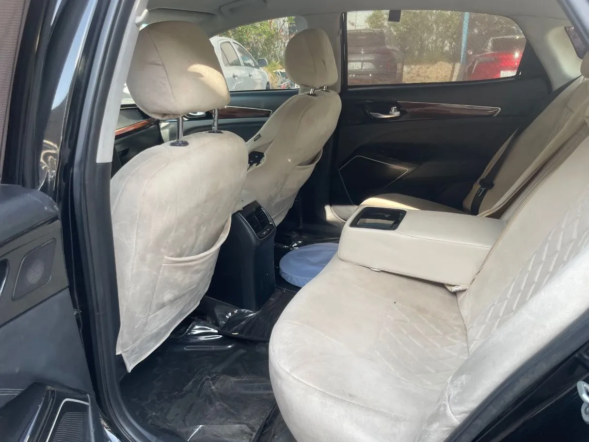 Car image 17