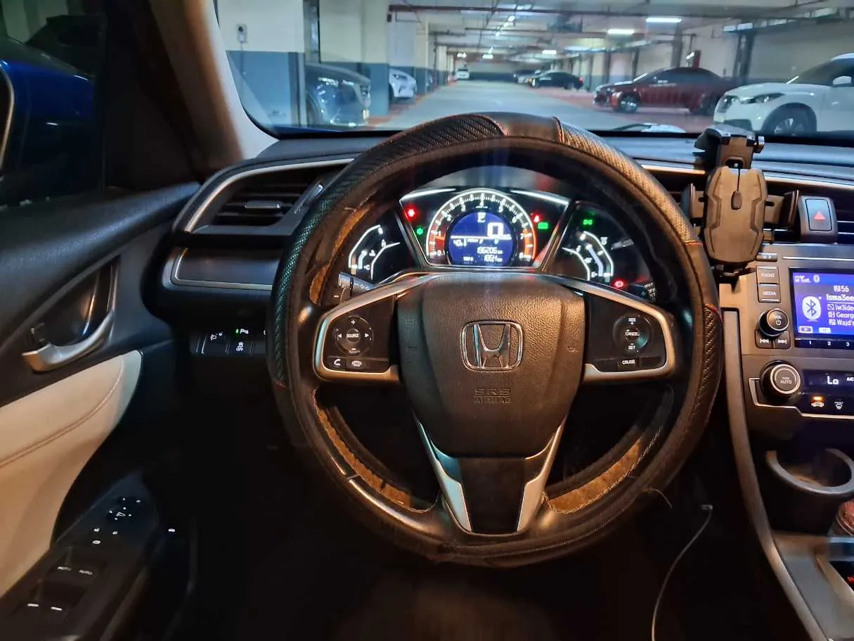 Car image 18