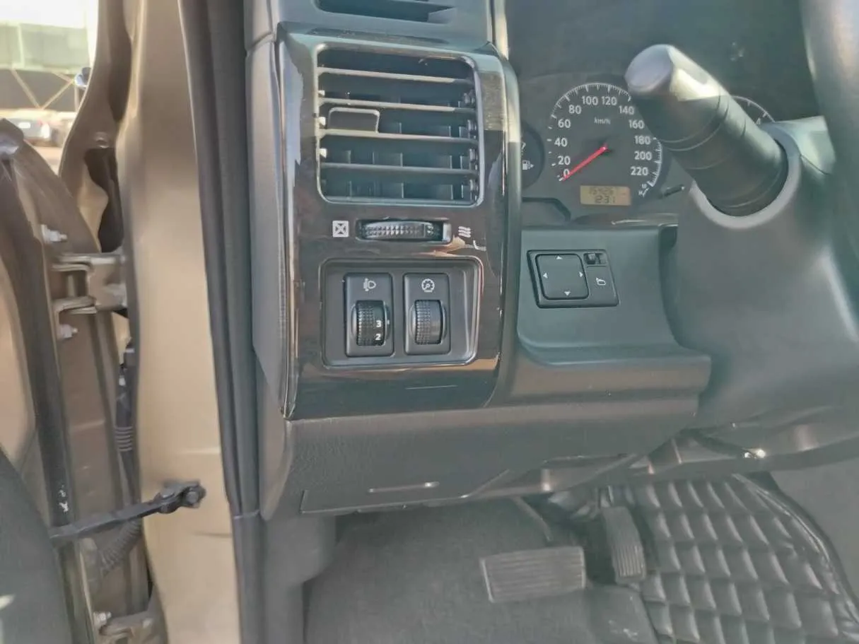 Car image 43