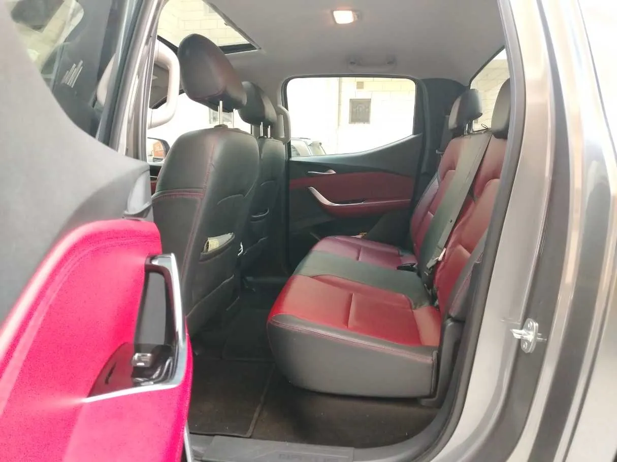 Car image 16