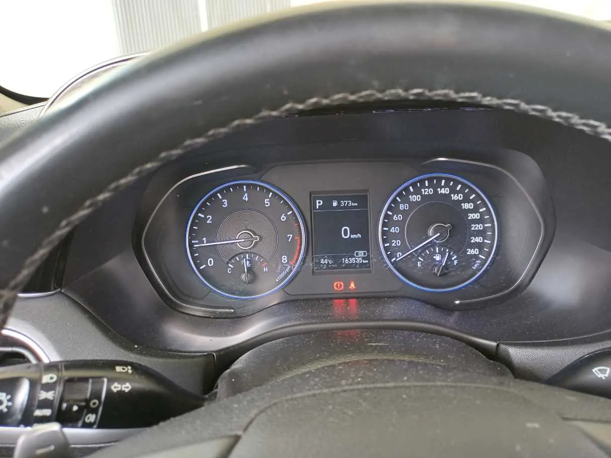 Car image 19