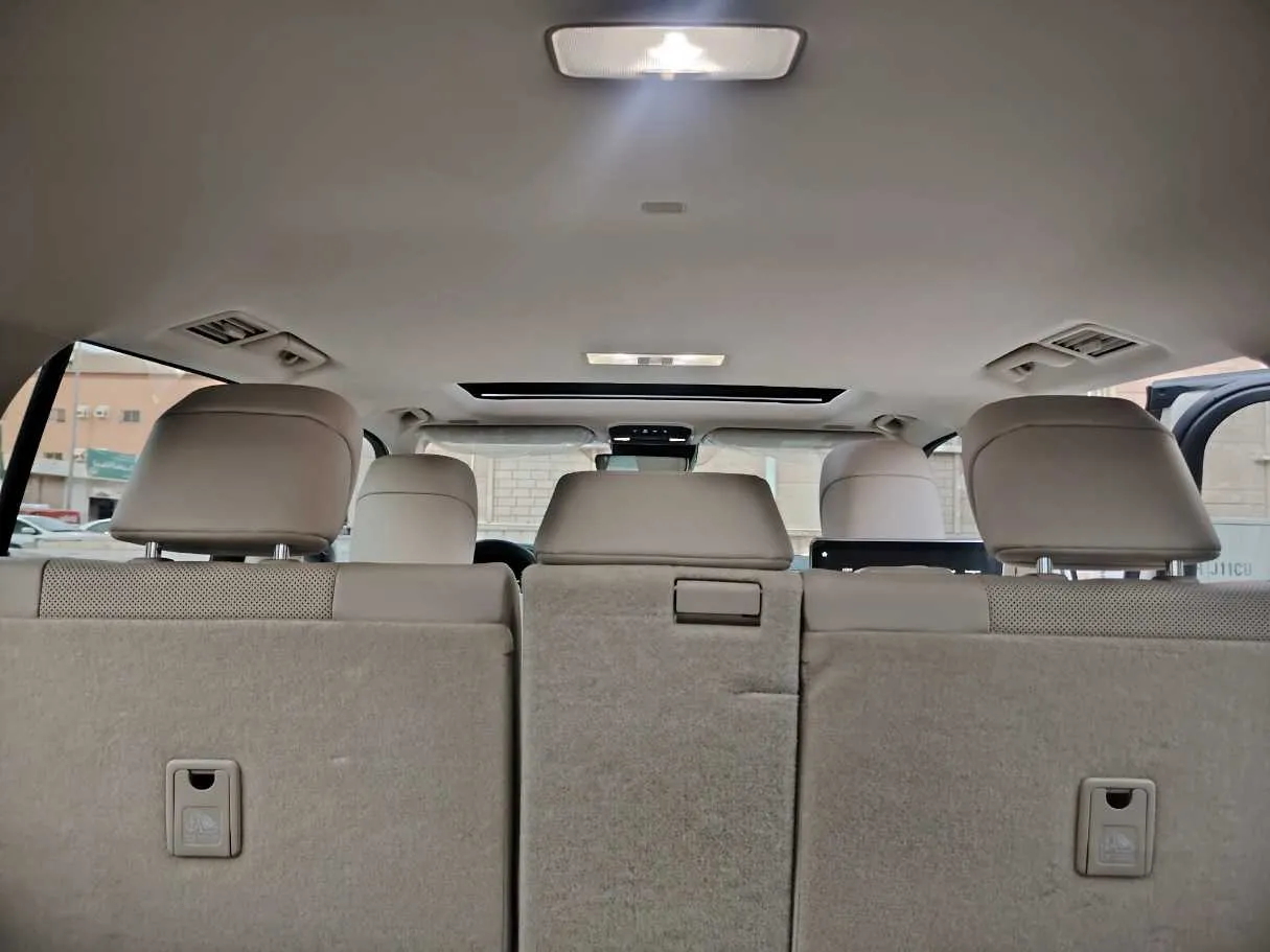 Car image 32