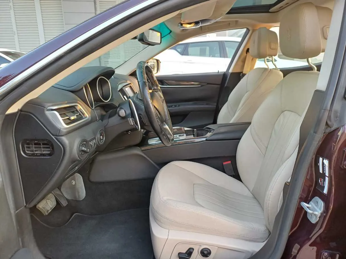 Car image 12