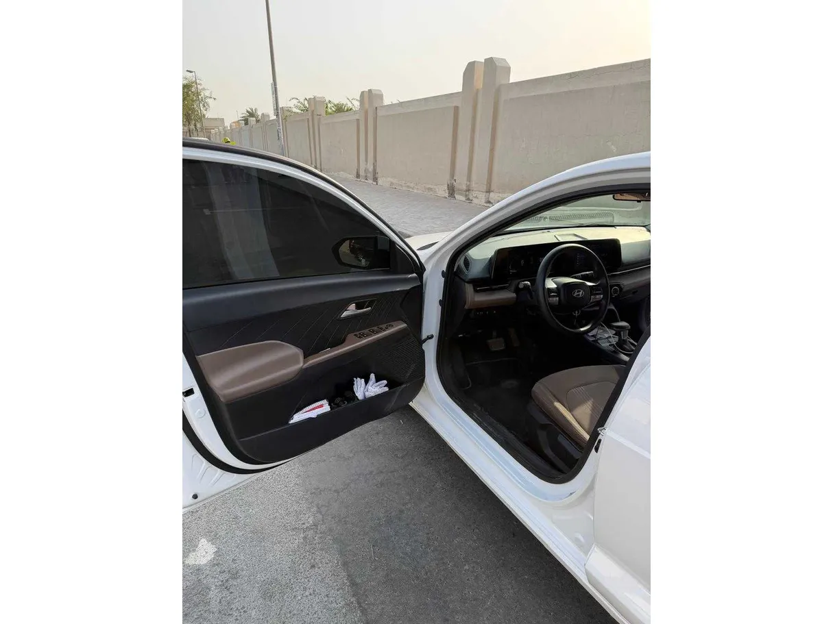 Car image 8