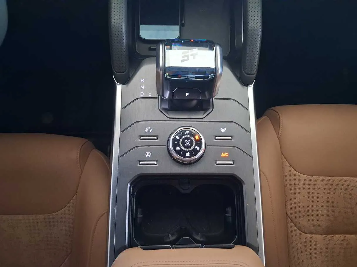 Car image 15