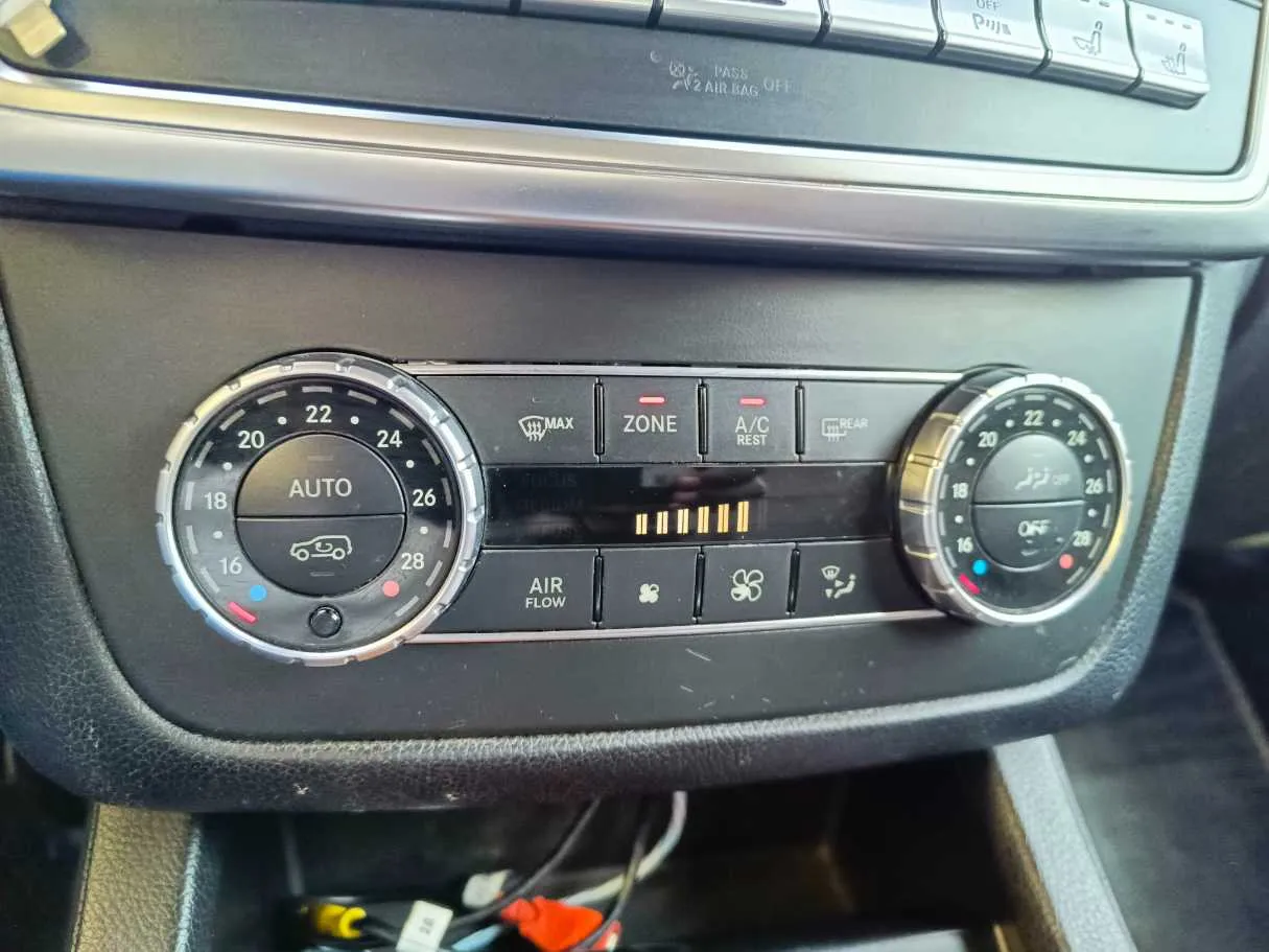 Car image 36