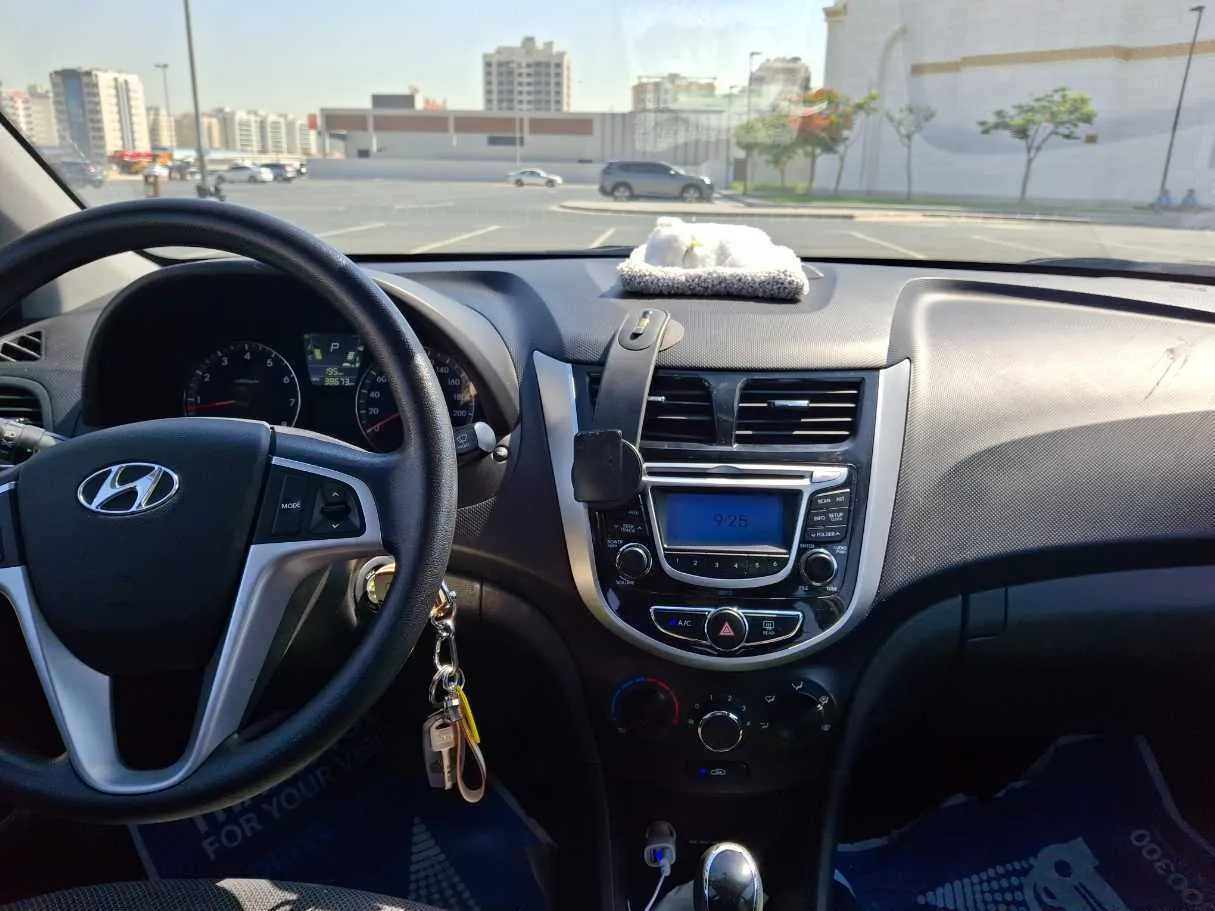Car image 16