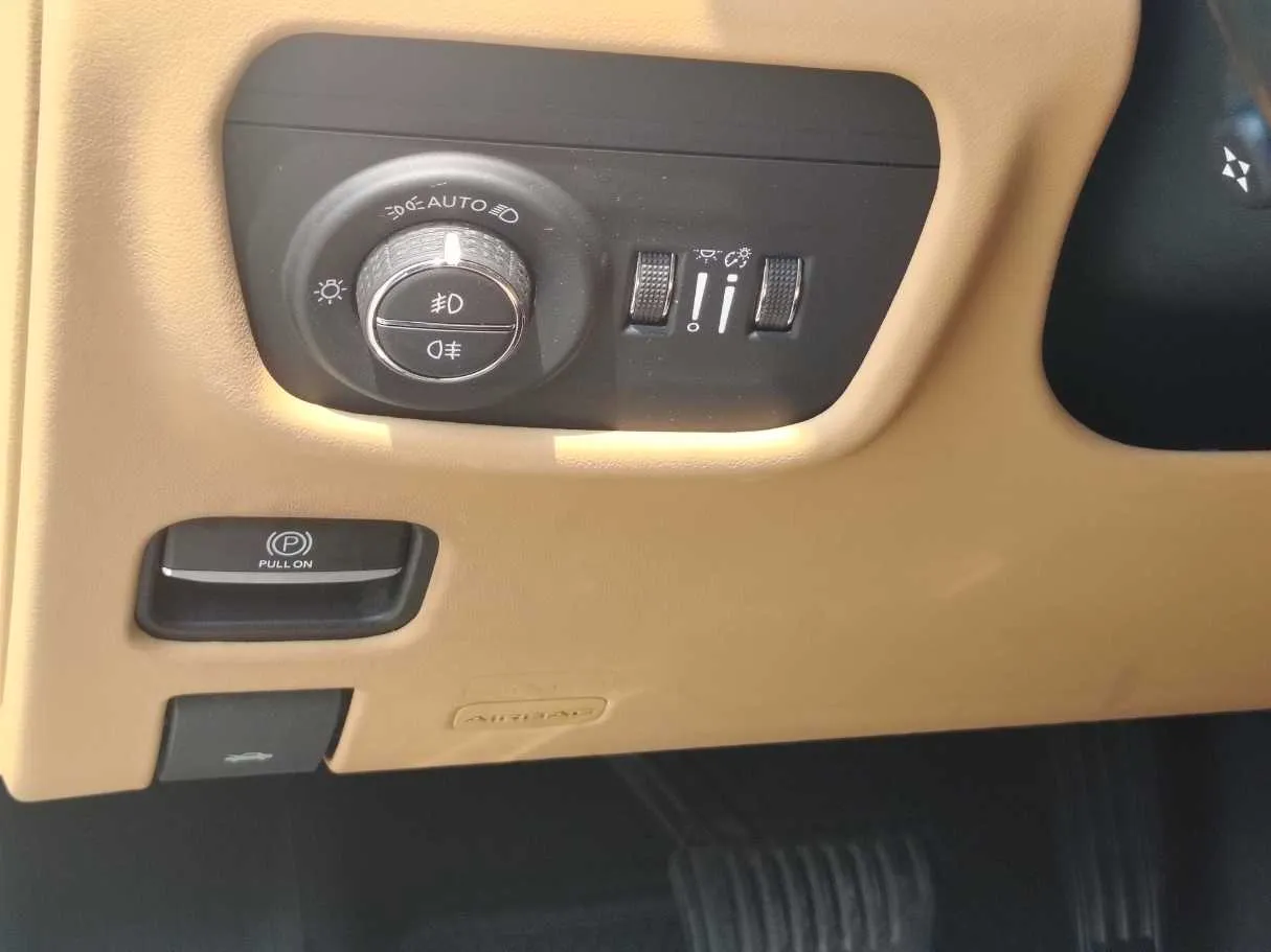 Car image 35