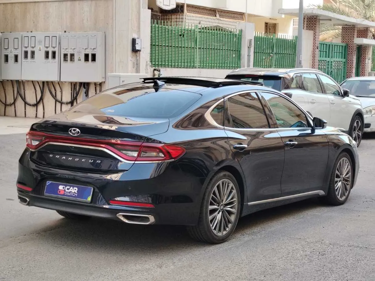 Car image 5