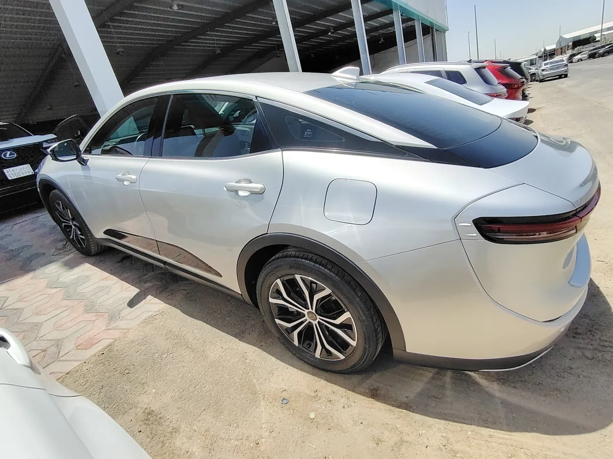Car image 8