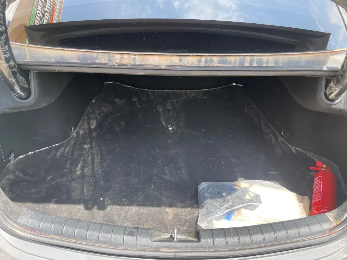 Car image 23