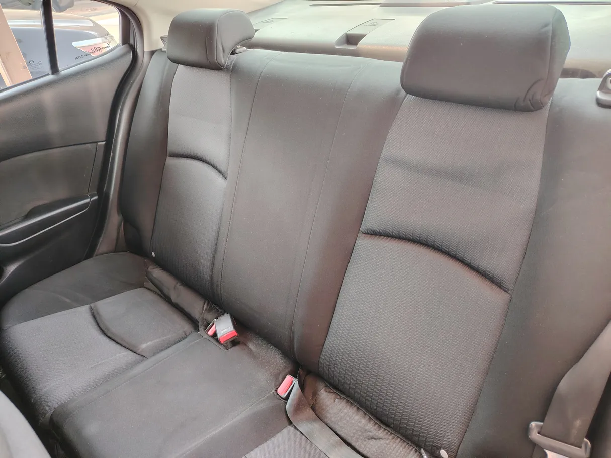 Car image 14