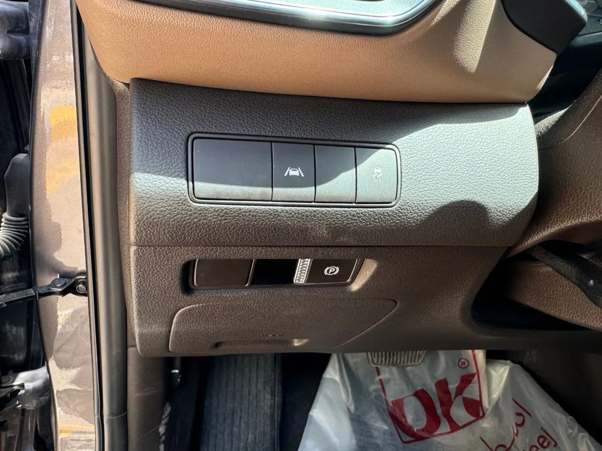 Car image 27