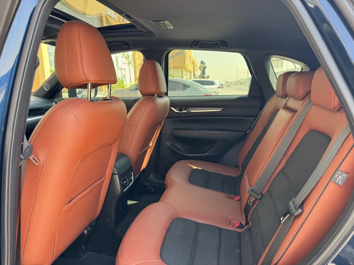 Car image 13