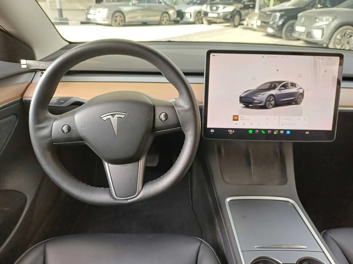 Car image 15