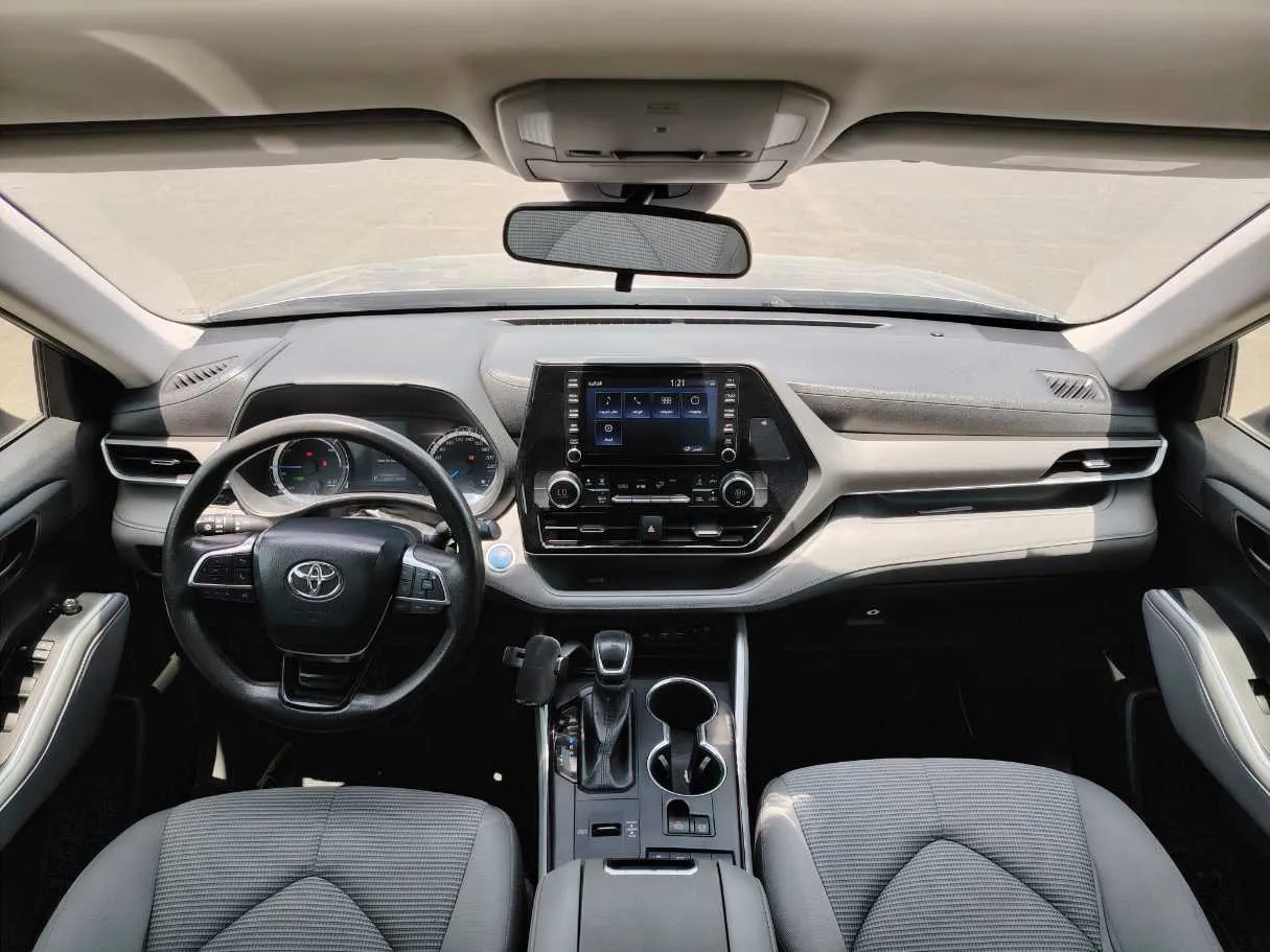 Car image 18