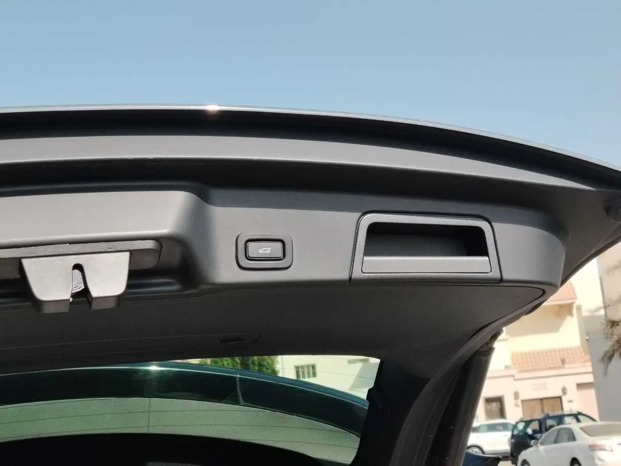 Car image 24