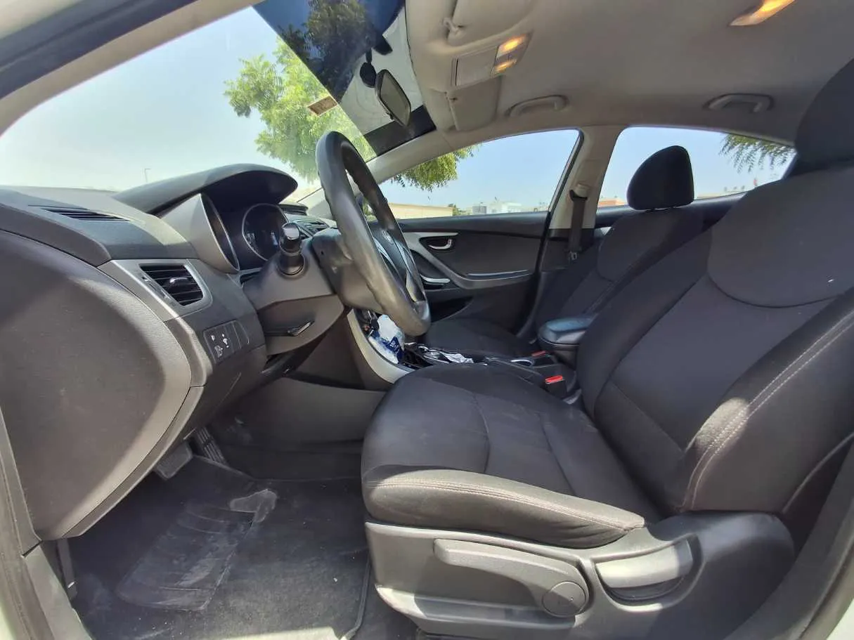 Car image 12