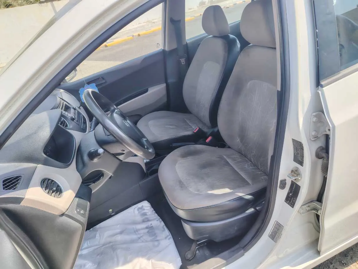 Car image 11