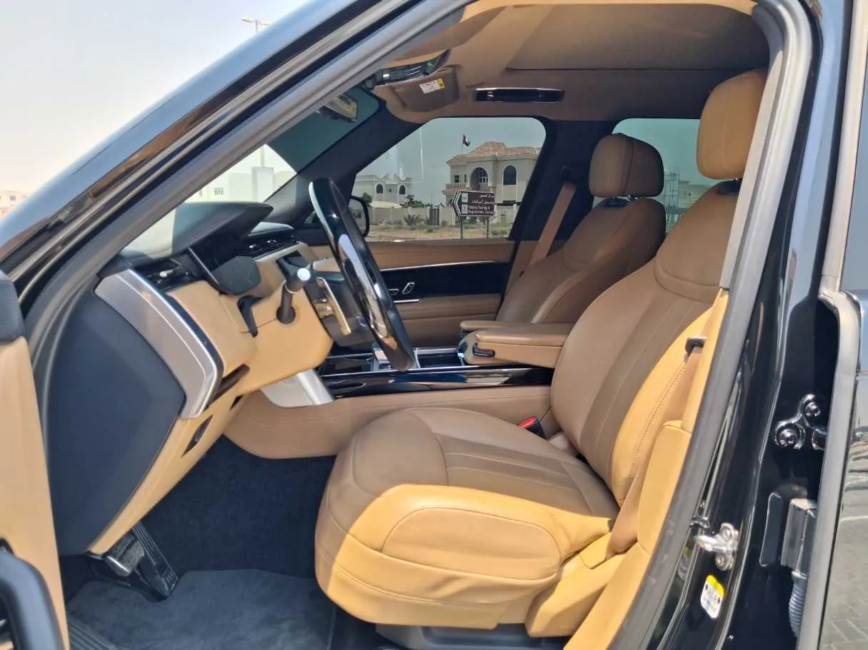 Car image 12