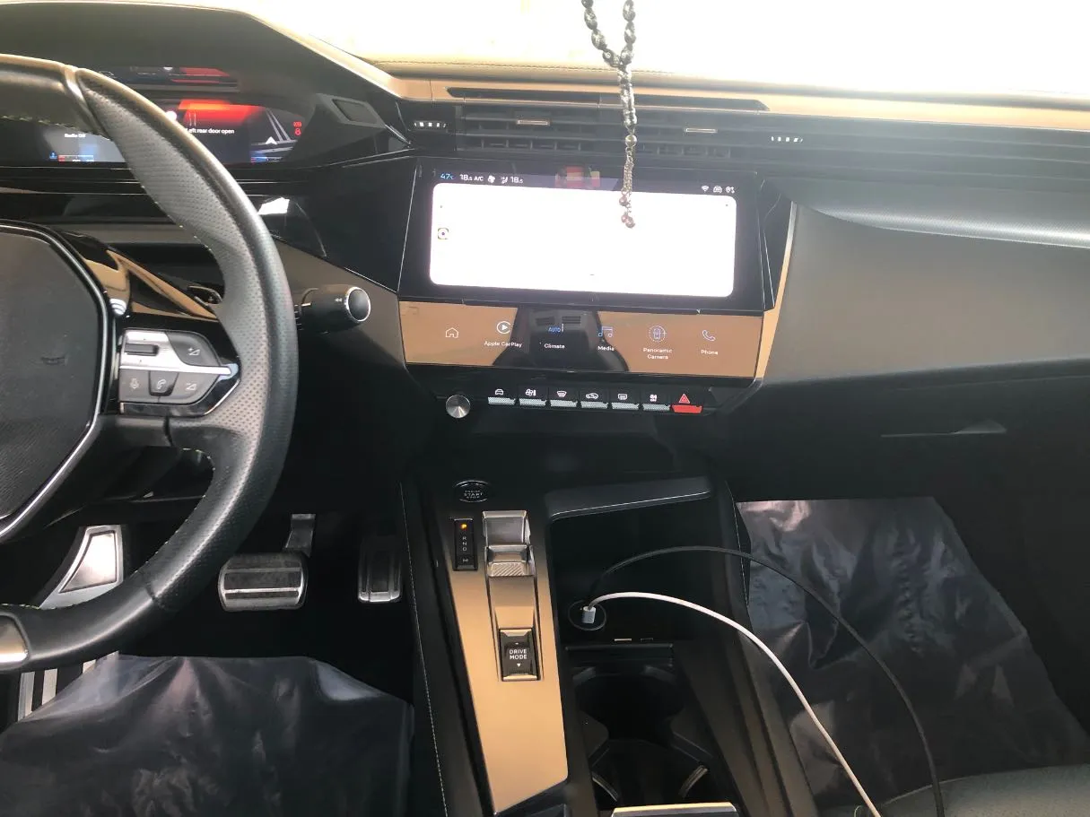 Car image 18