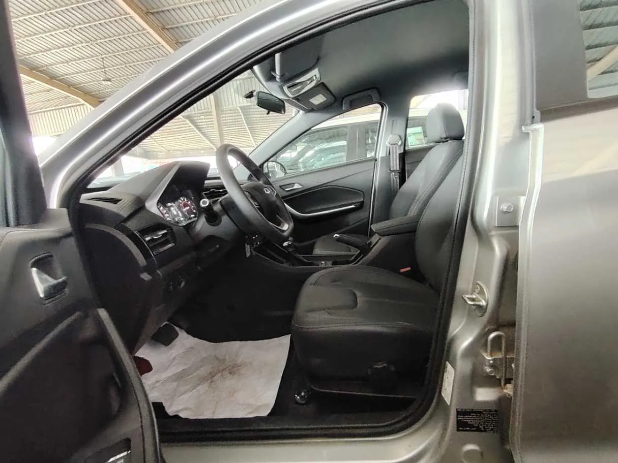 Car image 11