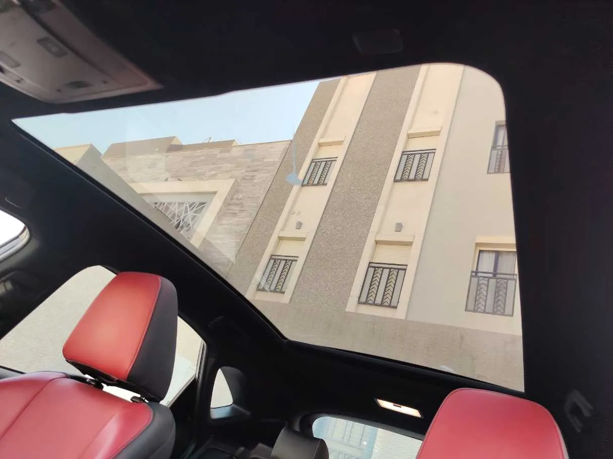 Car image 17