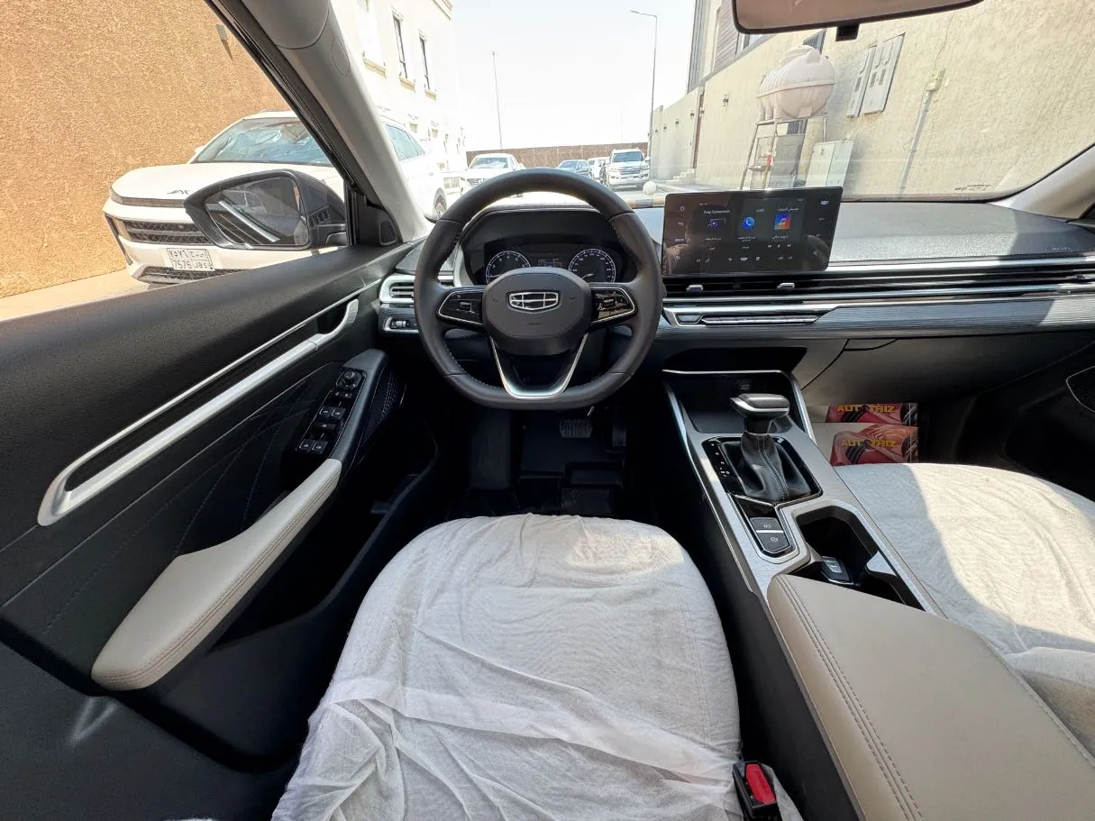 Car image 16